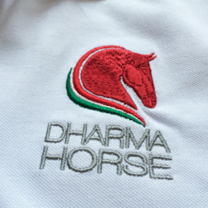 Polo Unisex Dharma Horse Bianca